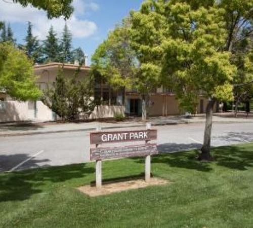 Grant Park entrance market located in a grass